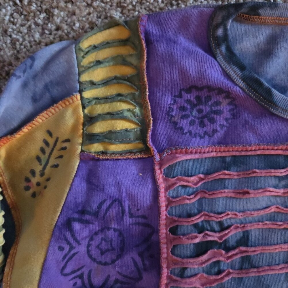 Medium Rising International Patchwork Top Distres… - image 4